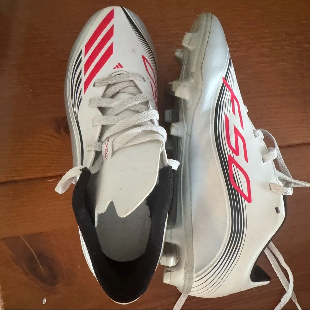 Kids White Messi Adidas soccer cleats size 4Y worn 4 times Outdoor EUC